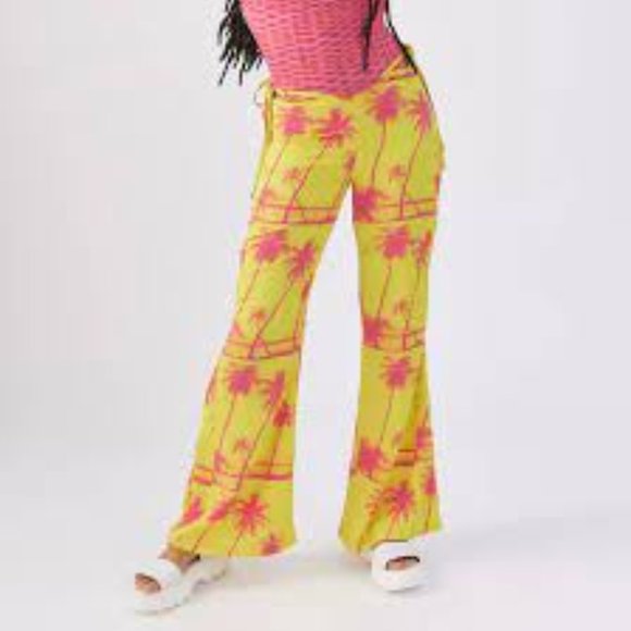 NWT Urban Outfitters Yellow/Pink Palm Tree Printed Sunny Cut Out Flares - Picture 1 of 3